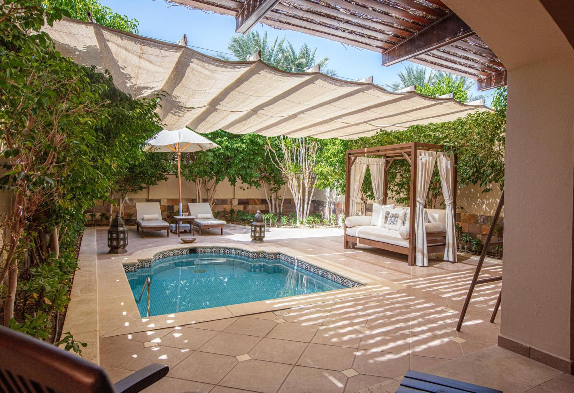 Royal Suite Queen Bed Private Pool